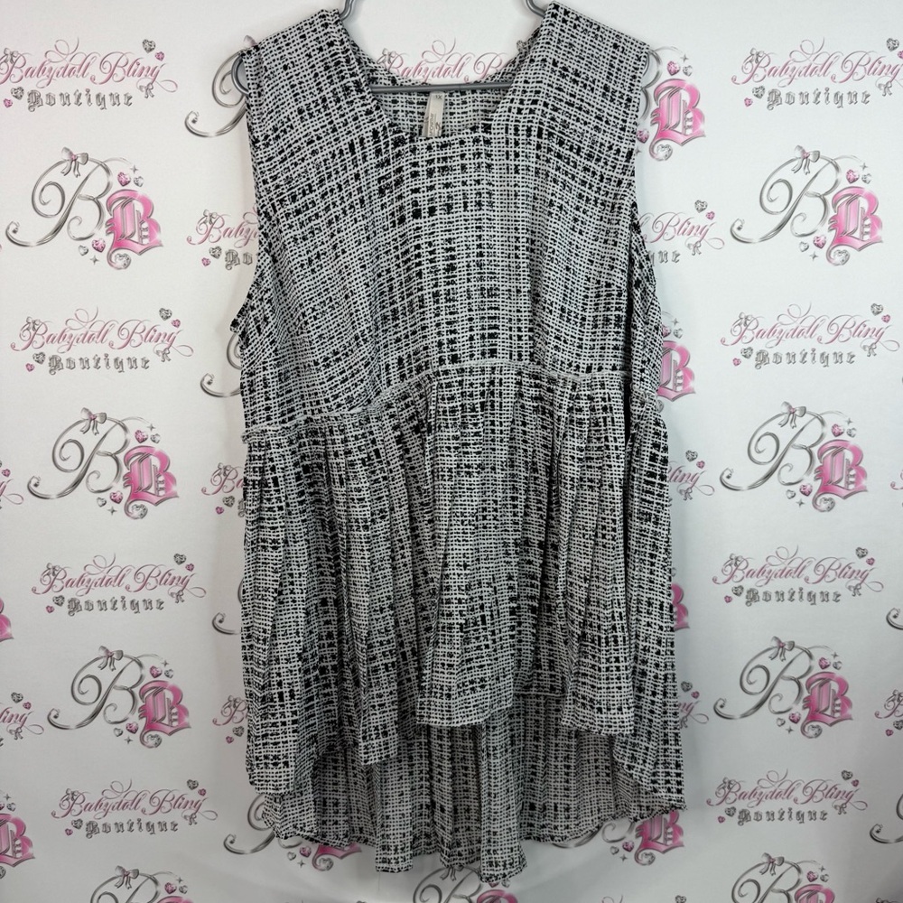 Melissa McCarthy seven7 tank top peplum ruffle Black and White Textured Blouse